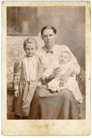 Mrs.  W.  S.  Cook And Children Ft.  Smith,  Arkansas Circa 1900