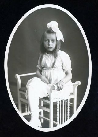 Vintage Photo - Charming Portrait Young Girl At Eight And A Half Years - 1930 