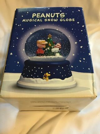 Charlie Brown Snoopy Peanuts 50th Anniversary Christmas Musical Snow Globe
