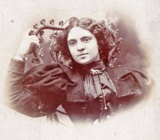 Lively Young Woman W/ Puffy Shoulders - 1890s Cabinet Photo - Danville,  Pa