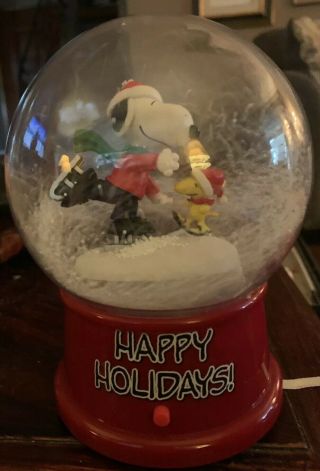 Peanuts Snoopy Woodstock Plastic Snow Globe Christmas Musical 7” Gemmy 2016