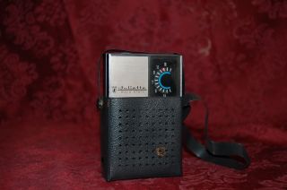 Vintage Juliette Solid State Pocket Transistor Radio With Carry Case/strap