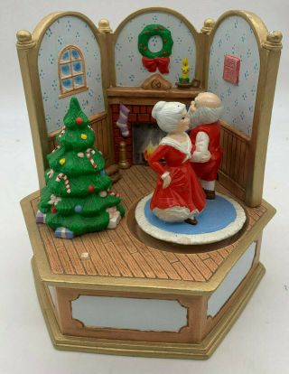 Christmas Santa Mrs Claus Music Box Spinning Dancing Dec 24 Tree Fireplace