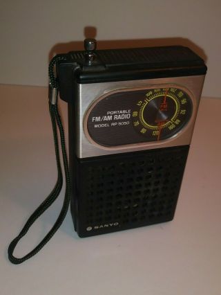 Vintage Sanyo Rp 5050 Am Fm Transistor Portable Handheld Radio
