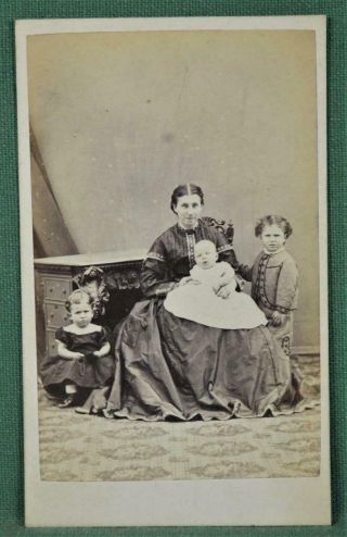 Cdv Photo Of Family Group By Wingfield Of Worcester (r131)
