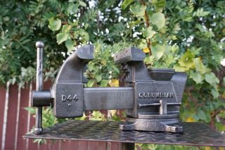Columbian 4  Jaw Bench Vise W/swivel Base & Pipe Grips,  Cleveland,  Oh.  27 Lbs Vice