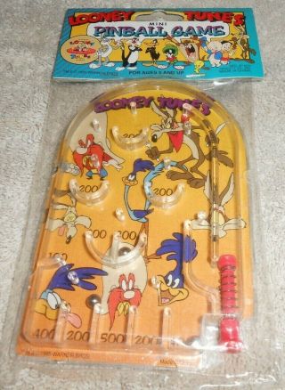 1995 Looney Tunes Wile E.  Coyote & Road Runner Mini Pinball Game In Package
