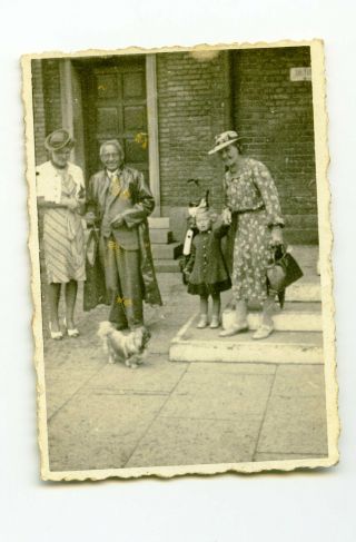 Vintage B&w Photograph Couple,  Dog,  Mother & Daughter,  On Steps W/house 1930 