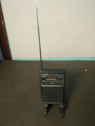 Vintage Ge General Electric Transistor Radio Am/fm Portable 7 - 2500b