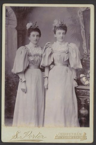 Cab1804 Victorian Cabinet Photo: 2 Ladies,  Porter,  Chippenham