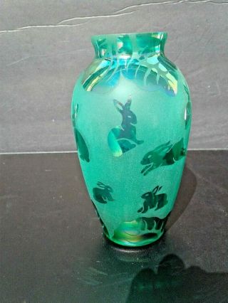 Vintage Signed Arthur Court Green Iridescent Art Glass Easter Bunny Rabbits Vase