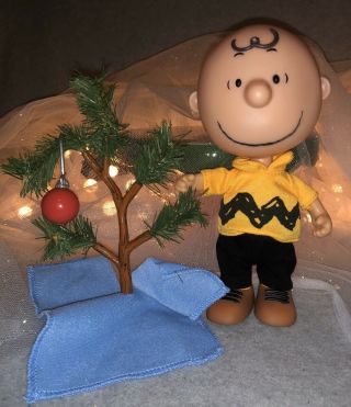 Peanuts Charlie Brown Christmas Time Pathetic Tree & Ornament Set Vinyl Figure