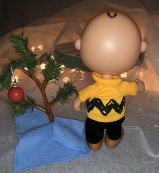 Peanuts Charlie Brown CHRISTMAS TIME Pathetic Tree & Ornament Set Vinyl Figure 2