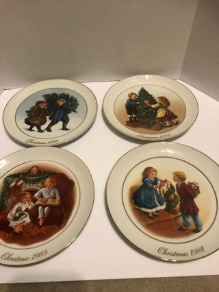 Avon Collector Christmas Plates W/ 22k Gold Trim Set Of 4 1981 - 1984 Wedgewood