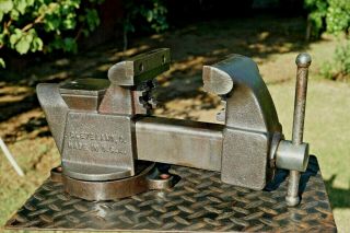 Columbian 4  Jaw Bench Vise W/swivel Base & Pipe Grips,  Cleveland,  Oh.  26 Lbs Vice