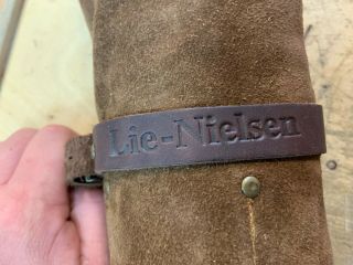 Lie Nielsen Bevel Edge Chisel Set & Lie Nielsen Leather Chisel Roll 2