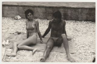 Shirtless Men In Swim Trunks Bulge & Swimsuit Women On Beach Vtg Old Photo