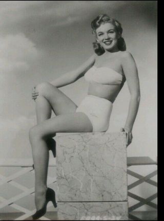 Vintage Photo Of Marilyn Monroe Sitting On Block 1948
