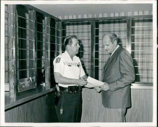 1971 Press Photo Police David Maynard Hialeah Department Lieutenant Seay 8x10