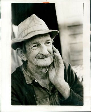1966 Press Photo Author George Fairbanks Cross Creek Florida Writer Man 8x10