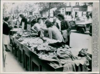 1944 Wire Photo Business Paris Outdoor Market Womens Clothes Jeep Street 8x10