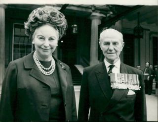 Photograph Of Brig.  Sir John Smyth.  V.  C.  With His Wife