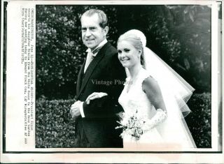 1971 Wire Photo Politics President Richard Nixon Tricia White House Wa 8x10