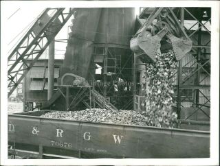 1942 Press Photo Business Scrap Steel Freight Cars Mills Copper Plants Ca 7x9