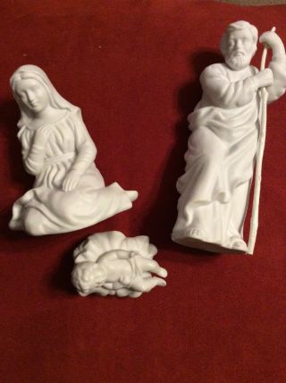 Avon Nativity Set Holy Family White Porcelain Figurines Jesus Mary Joseph Signed