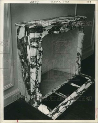 1969 Press Photo Imported Black And White Marble Fireplace In West Mansion,  Tx