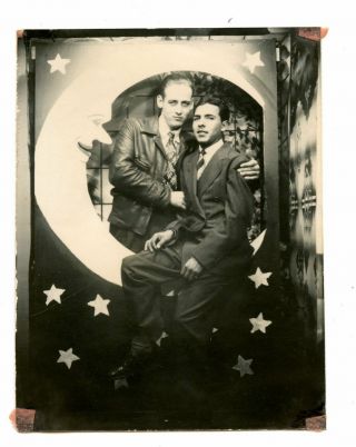 Photo Two Affectionate Men On Paper Moon 1944 Gay Interest