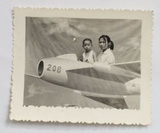 Studio Aircraft China Woman Child Chairman Mao? Vintage Chinese Photo 1960/70s