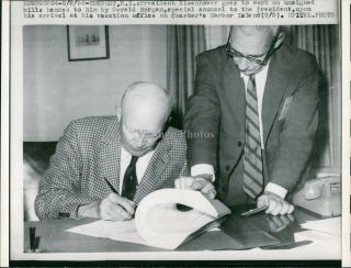 1958 Wire Photo Politics President Eisenhower Newport Gerald Morgan Counsel 7x9
