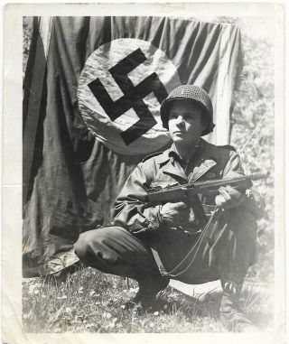Snapshot American Gi Lieutenant Posed With Submachine Gun In Front Of Nazi Flag