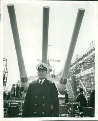 1941 Press Photo Ship Captain Olaf Hustvedt Ny Gun Turrets Uniform Navy 8x10