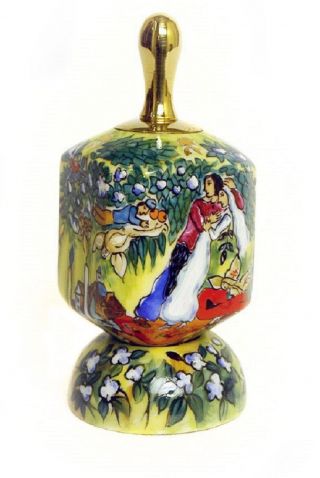 Zvezdin Hanukkah Porcelain Dreidel (sevivon) M.  Chagall (r. ) : The Three Candles