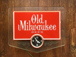 Vintage " Old Milwaukee " Beer Lighted Clock Wall Sign That