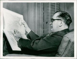 1954 Press Photo Politics Joseph Mccarthy Senator Washington Dc Map East 7x9