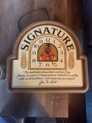 Vintage Stroh’s Signature Beer Light Up Illuminated Clock Bar Sign Great