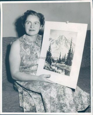 1959 Press Photo Historic Harold Horn Painting Memorial Mount Rainier Woman 8x10