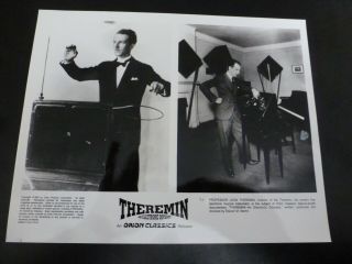 Vintage Glossy Press Photo - Professor Leon Theremin With Theremin 1995