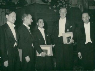 Vintage Photograph Of Nobel Laureates In 1957 - Chen Ning Yang,  Daniel Bovet,  Ts