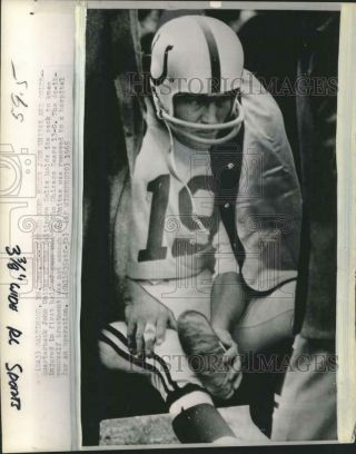 1965 Press Photo Baltimore Colts Football Quarterback Johnny Unitas At Game