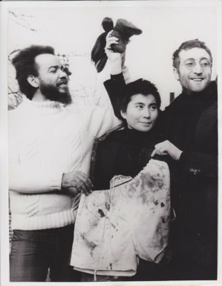 1979 Vintage Photograph Yoko Ono & John Lennon - London - Upi Photo