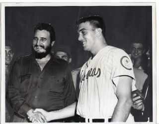 1959 Orig Photo Cuban Leader Fidel Castro & Ted Wieand Sugar Kings Ws Winner