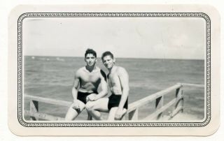 18 Old Photo Affectionate Swimsuit Soldier Boys Muscle Men Beach Snapshot Gay