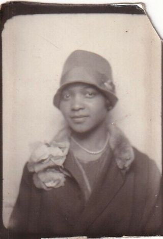 Vintage Photo Booth - Pretty African - American Woman In Hat W/fur Collar