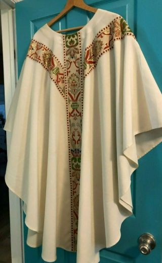 Stunning Catholic Priests Ivory & Coronation Tapestry Chasuble