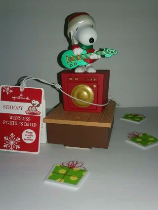 2011 Hallmark Peanuts Wireless Band Snoopy Playing Guitar -
