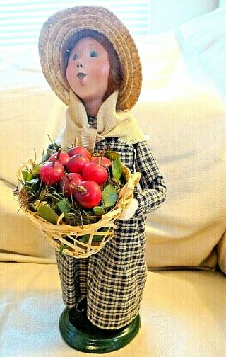 Byers Choice Caroler 2008 Williamsburg Girl With Basket Of Apples